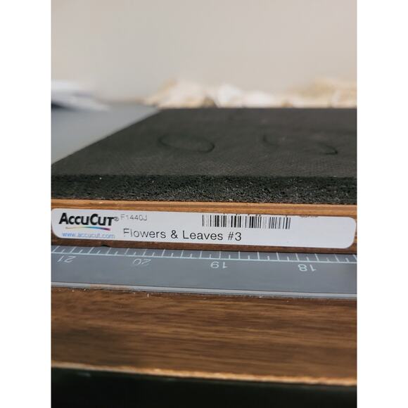 Accucut Flowers and leaves #3 die jumbo - Picture 3 of 3